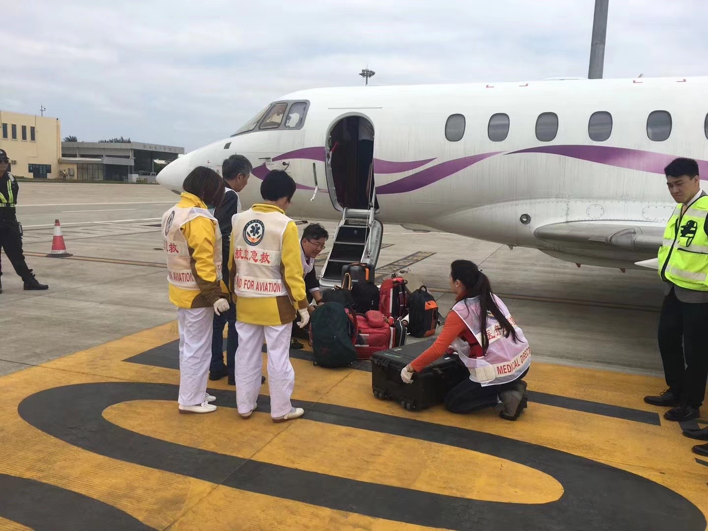 宣威市香港出入境救护车出租